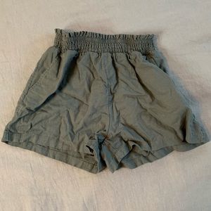 ✨5 for $20✨ green linen shorts with pockets